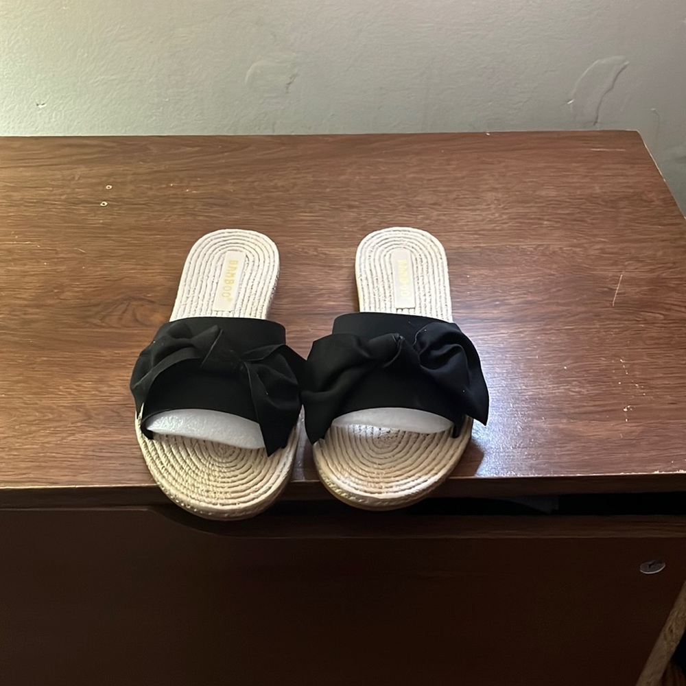 Black flat sandal